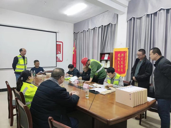 省交通建设技术中心对连霍高速公路洛阳段路面养护专项工程进行质量监督检查_副本.jpg